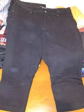 Savage Art Stretch Women's Capris